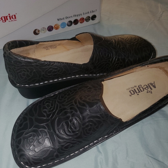 Shoes - Picture 6 of 6